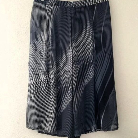 NEW DIRECTION WIDE LEG CAPIS PLUS 2X LIKE NEW - Picture 2 of 9